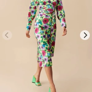 Adoore kjol  - Säljer mina fina oanvända kjol från adoore i storlek 36 då denna är för stor för mig 😊