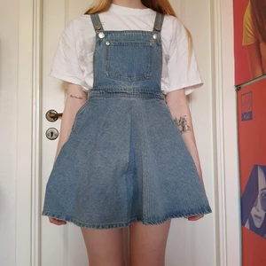 Hängslekjol i jeans - Jättesöt hängslekjol i jeanstyg