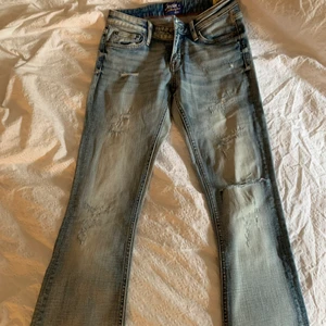 Crocker Jeans - Säljer dessa skitsnygga jeans som tyvärr är för små för mig, passar någon med storlek xs, ungefär 160 cm. Köparen står för frakt W27 och L33