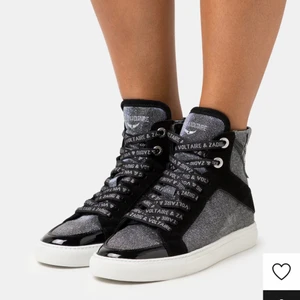 Zadig skor - Säljer mina helt nya superfina Zadig skor! Aldrig använda!! Säljer då de var för stora och jag råkade slänga retur sedeln så kan inte lämna tillbaka. Nypris 3200kr men säljer för 2500