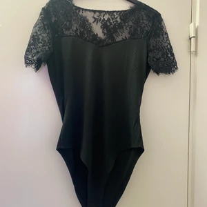 Jättefin bodyt-shirt - En jättefin bodyt-shirt som aldrig har använts och är i helt utmärkt skick.