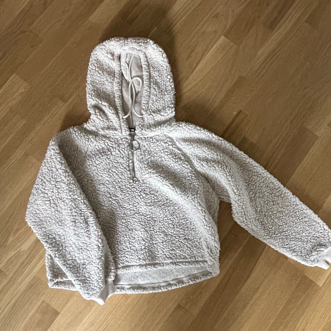 Mjuk hoddie från bikbok 