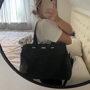 Don Donna väska - Säljer min don Donna väska då den inte kommer till användning längre. Frågor eller fler bilder på väskan kan tas privat 💗 