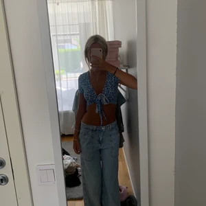 Topp - ⚠️TRYXK EJ PÅ KÖP DIREKT⚠️ Jättefin topp man kan knyta lite hur man vill