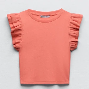 Zara topp - Prislapp kvar aldrig använt den, inte min stil bor inte i Stockholm så kan inte lämna tillbaks den i affären så måste sälja den💞 (buda från 90kr+) köparen står för frakten 