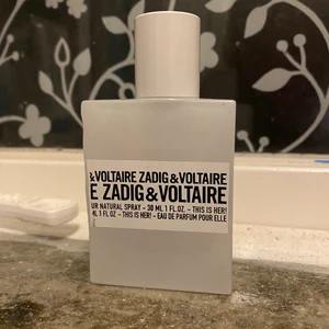 Zadig & Voltaire parfym - Tänkte kolla ifall någon skulle vara intresserad av att köpa min använda Zadig parfym ”This is Her”. Köpt på Åhléns hösten 2021 och har använt ungefär halva. Säljer pga att jag tycker att det är lite för stark doft och får ofta huvudverk utav den hehe!