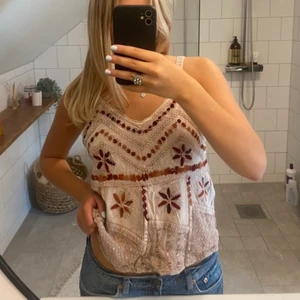 Linne - Så fint linne köpt secondhand, så mycket fina detaljer, säljer pga att jag inte får användning för det. Köparen står för frakten💕💖