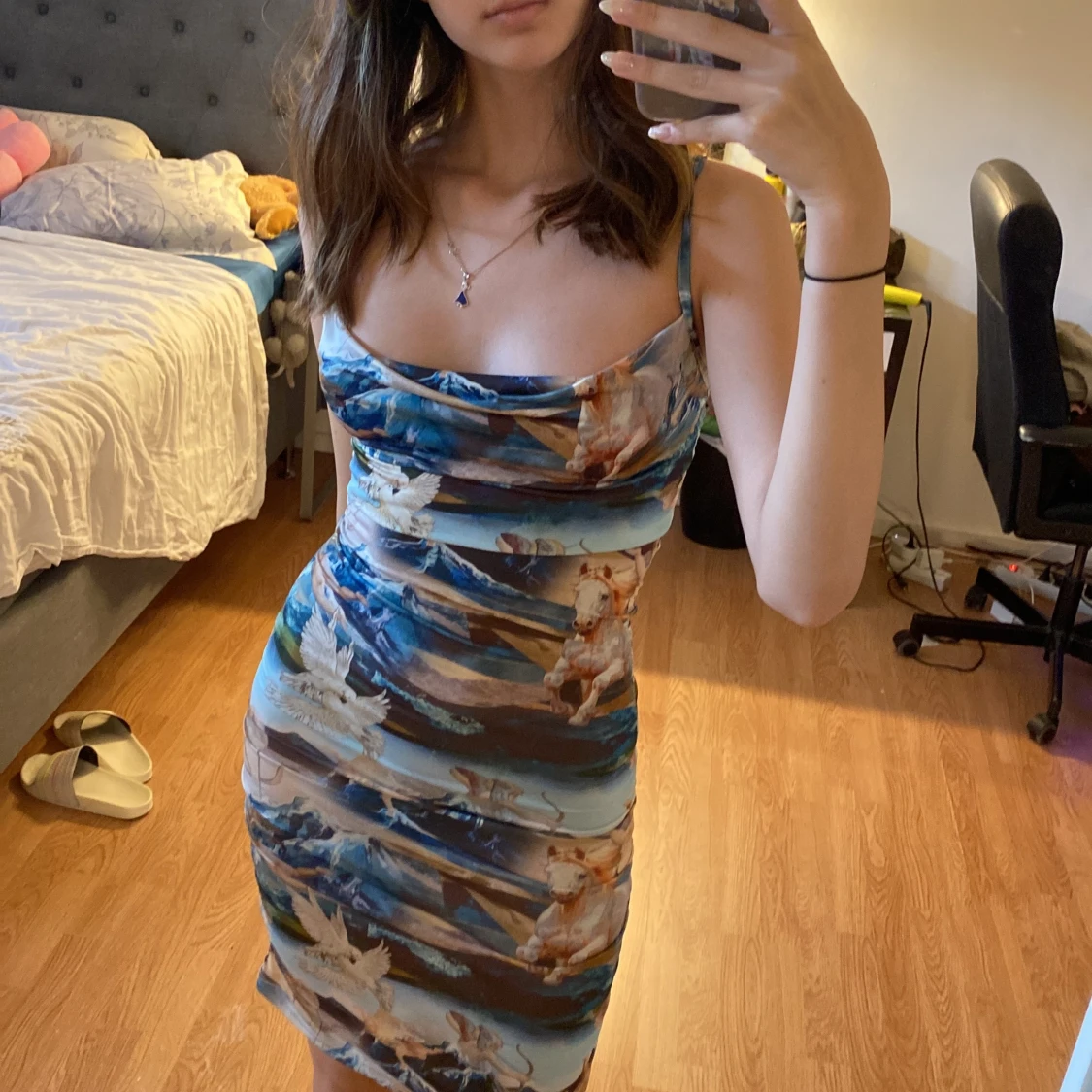 Midi klänning med print och drapering