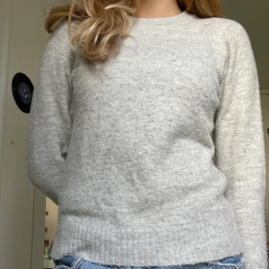 Stickad träja - Denna mysiga stickade tröja är perfekt för hösten❤️ (köpare står för frakt)