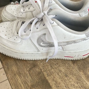 Nike air  - Nike air skor st 36 säljs för 450kr skriv innan köp!