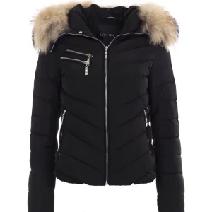 Vinterjacka Hollies  - Figursydd jacka , i strlk 38 . Fyllig päls , guldiga detaljer.  Nyskick  Nypris 3999kr  Pris: 1650kr då leveransen kostar   Är du intresserad kontakta mig så får du fler bilder . 