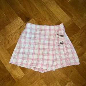 shorts/kjol - Shorts som ser ut som kjol på framsidan. Använd 1 gång