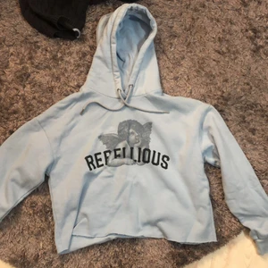 Hoodie  - Nästan aldrig andvänd hoodie  Skriv privat för fler bilder och leverans 