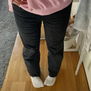 Jeans  - Storlek XS men funkar som S också, fint skick [det är först i kvarn som gäller]