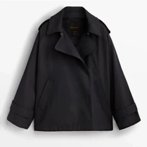 Ny Massimo dutti jacka - Säljer denhär jackan från massimodutti som endast är använd 2-3 ggr tyvärr då jag har flera andra liknande! Den är verkligen så snygg och köpt för 1500kr!