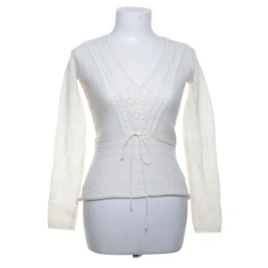 ESPRIT babydoll stickad topp - Säljer en superfin topp från Sellpy i storlek XS då den aldrig kom till användning. Jag upplever att den tyvärr sticks lite då den är gjord av ullblandning. 🫶🏼