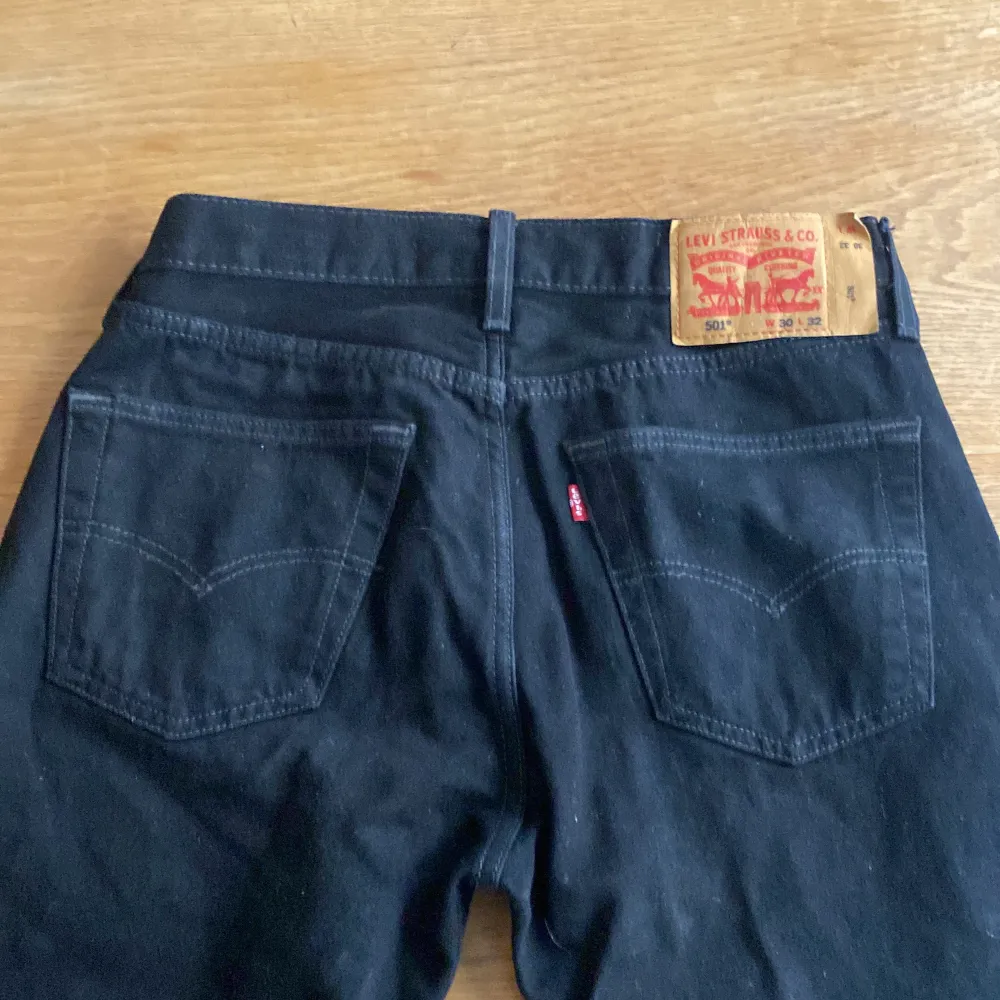 Svarta levi’s 501 jeans. W30L32. Aldrig använda. Jeans & Byxor.
