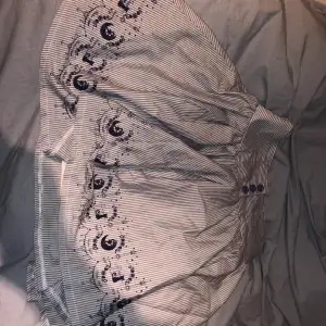 Äkta sailor moon kjol från Japan köpt för 700, säljer för den inte passar