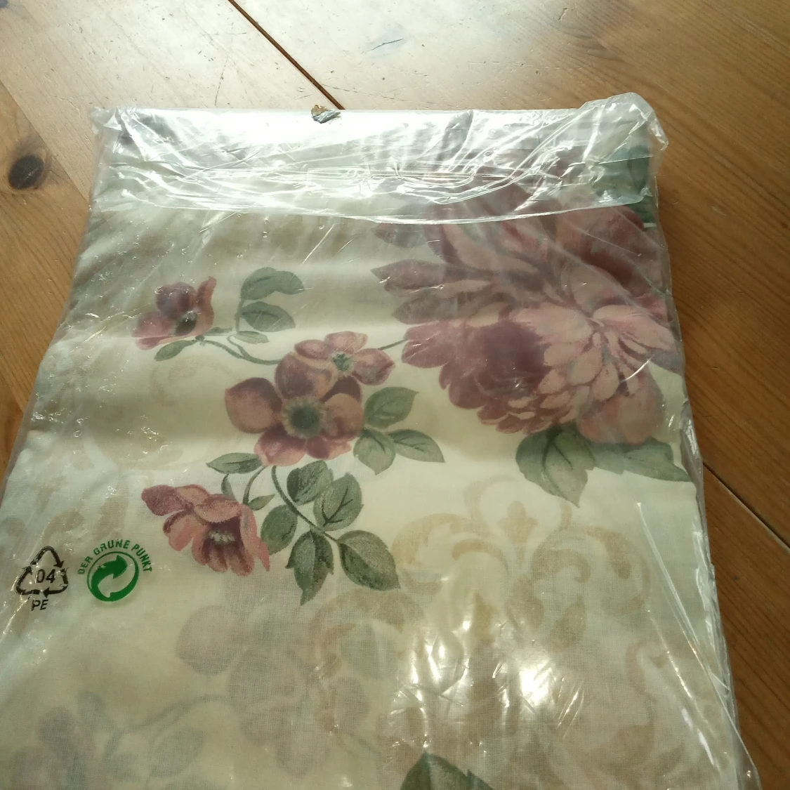 5 metersbunt gardintyg blommigt Lewis Flower Rosa . - 91