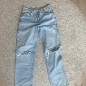 Jeans - Helt nya jeans från gina, mid waist. Säljs pågrund av att jag råka köpa två. 