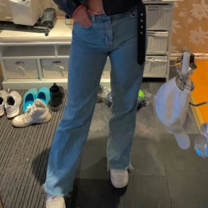 Zara jeans - Säljer nu mina zara jeans då jag inte använder de längre. Använda en del därav priset.