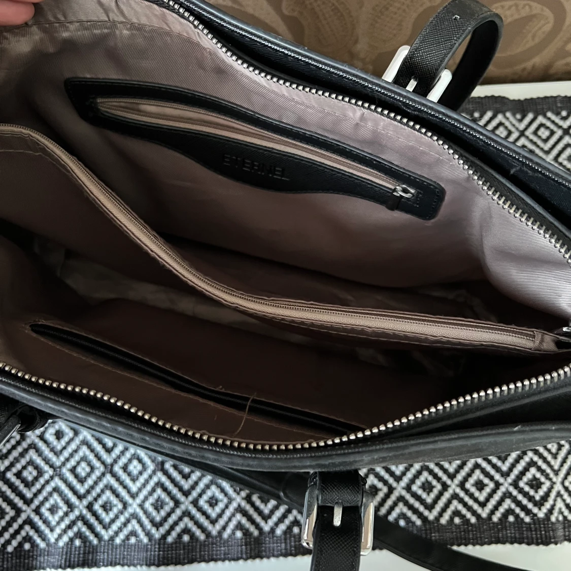 Svart handväska Eternel - 90