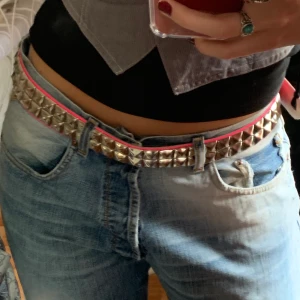 rosa nitskärp - mycket fint skick! supersnyggt men kommer tyvärr inte till användning! skriv vid intresse eller frågor!💋💋💋💋