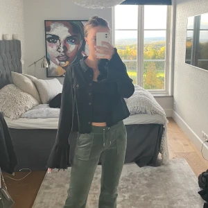 Jeansjacka med utsvängda armar  - Från missguided, står att den är i storlek 38 men passar mig som är en xs/s🤍 TRYCK INTE PÅ KÖP NU