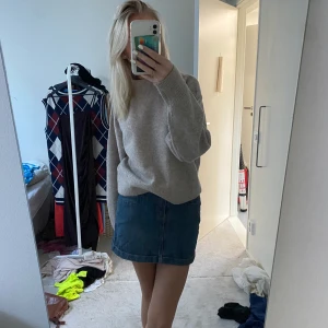 Jeans kjol - Jätte fin jeans kjol, kommer dock inte till andväning därför säljs den 💗