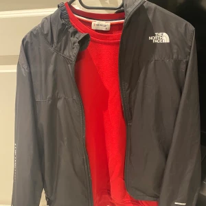 En höstjacka,stk s - Den är sen sommaren och den är för liten det är inget fel på jackan alls