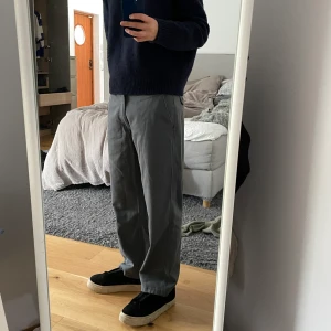 Workpants - Workpants i grått Rätt mjukt material så väldigt sköna Jag är 180, 