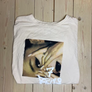  Ariana Grande tröja  - Ny Storlex Xs men passar Xxs-XS-S