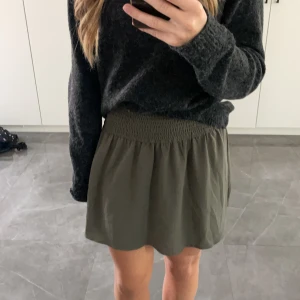 Kjol - Fin kjol som inte kommer till användning längre kontakta för frågor eller funderingar ❤️❤️