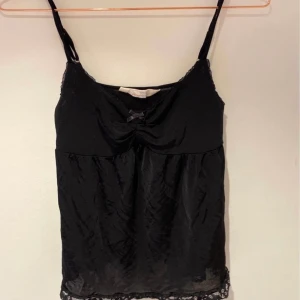 Linnen  - Två super söta och super mysiga linnen. Båda två är i storlek S. 40kr st. tryck inte köp nu. Skriv privat istället. Köparen betalar frakten.