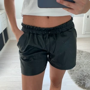 Lädershorts  - Lädershorts i nyskick, använda en gång. (Frakt tillkommer)