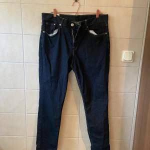 jeans från h&m i fint skick, 34-32 köparen står för frakt 
