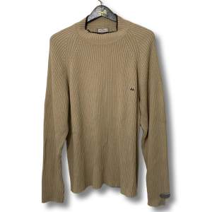 vintage burberry sweatshirt. storlek XL och passar därefter. ok vintageskick, några fläckar (se bild). 