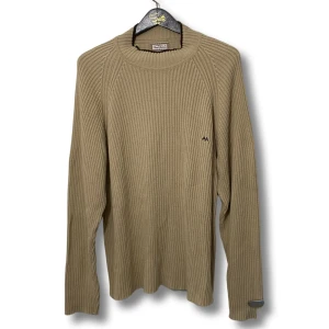 Vintage Burberry Sweatshirt - vintage burberry sweatshirt. storlek XL och passar därefter. ok vintageskick, några fläckar (se bild). 