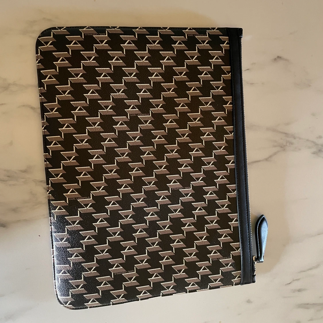 Karl Lagerfeld cloutch - 90