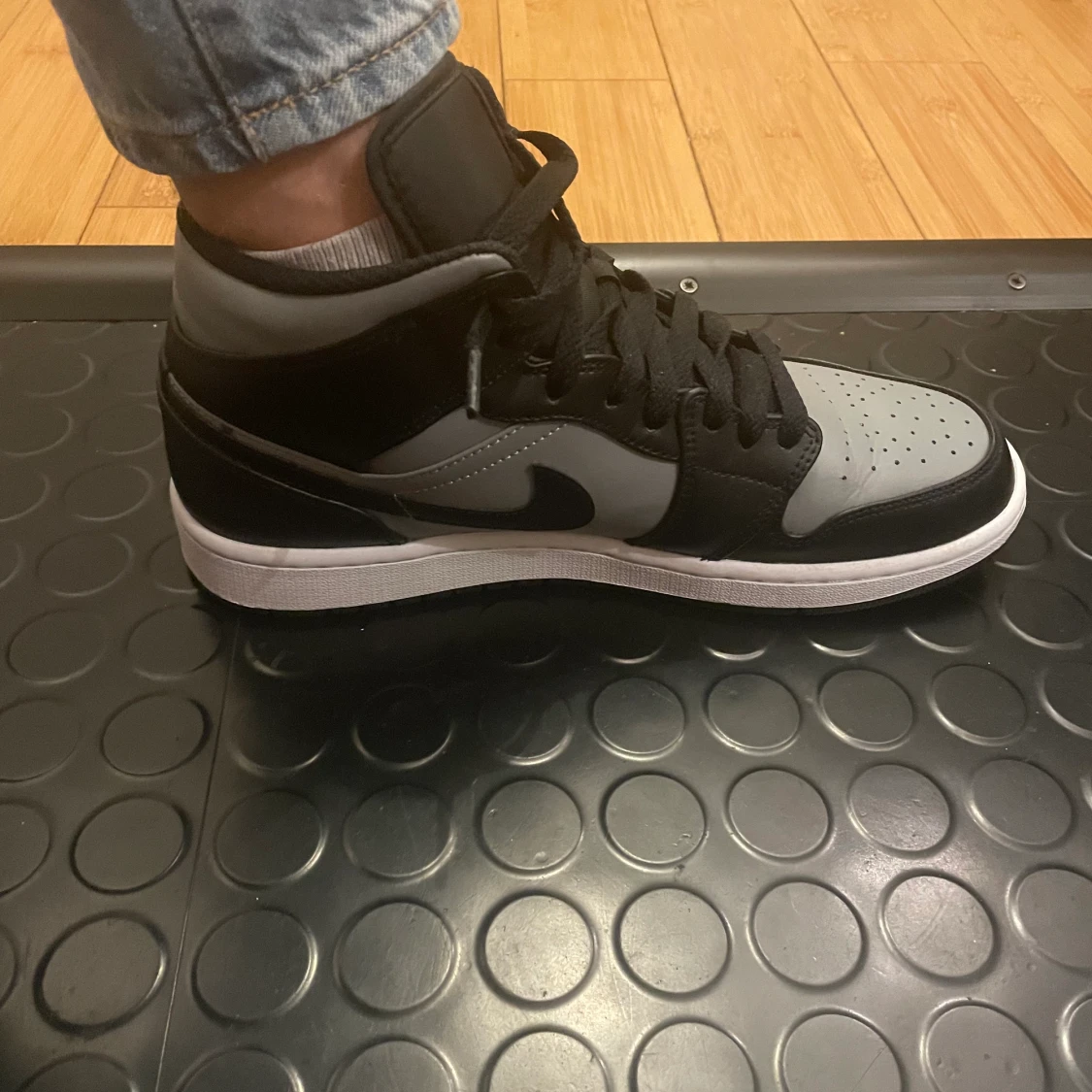 Jordan 1 ”Shadow red” Mid - 90