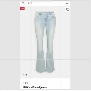Ltb roxy flared jeans- ljusblå - Säljer mina sjukt snygga ljusblå ltb jeans, köpt från zalando för ca 2 månader sedan så inte använt dom så jättemycket! Köpt för 450 kr och de är typ helt slutsålda, skriv privat för egna bilder!💕💕