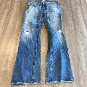 true religion billy  - 31/34 enligt byxorna men sitter mer som 32/31ish