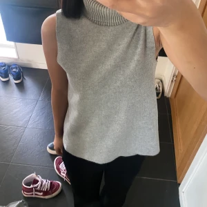 Zara topp - Jättefin zara tröja(topp) i nyskick. Strl s, frakten tillkommer❤️