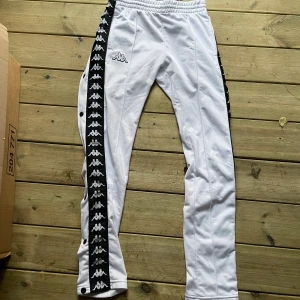 Kappa byxor - Säljer ett par kappa byxor i strl S då dom är för små för mig, fint skick knappt använda.