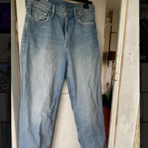 H&M jeans 30/32 - H&M Nyskick, Loose fit 30/32 skriv för bättre bilder 
