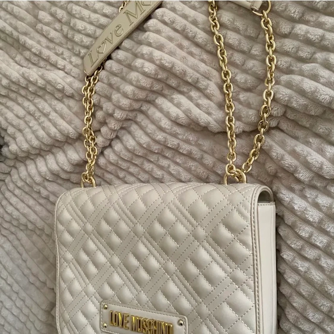 Moschino väska  - 90