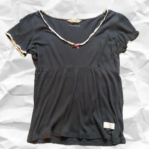 Odd Molly tee - tänkte eventuellt sälja denna odd Molly toppen beroende på vad jag kan få för den. köptes kanske 2005? hör av er vid intresse eller frågor !❣️ 