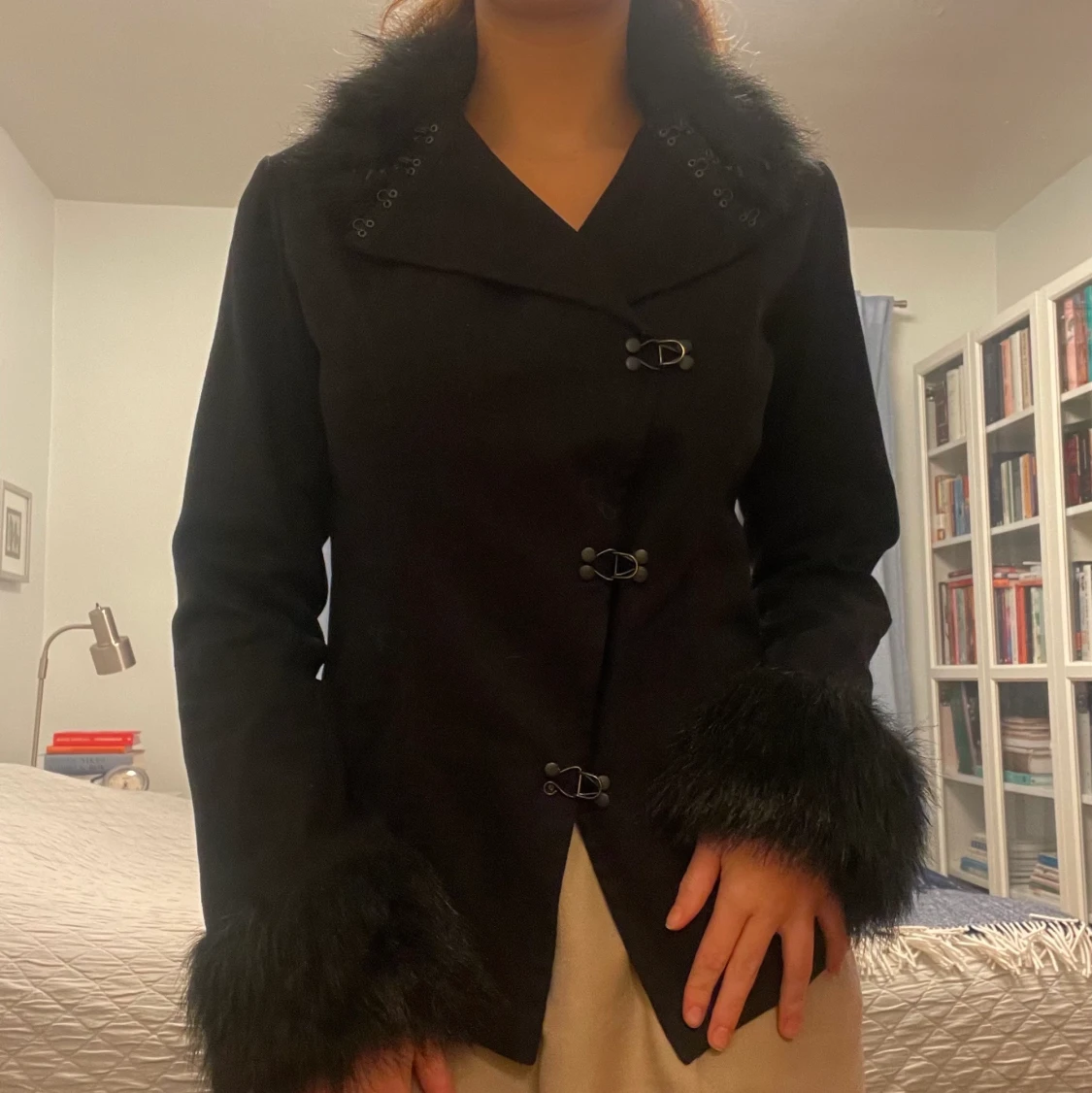 Svart pälsjacka oanvänd  - 91