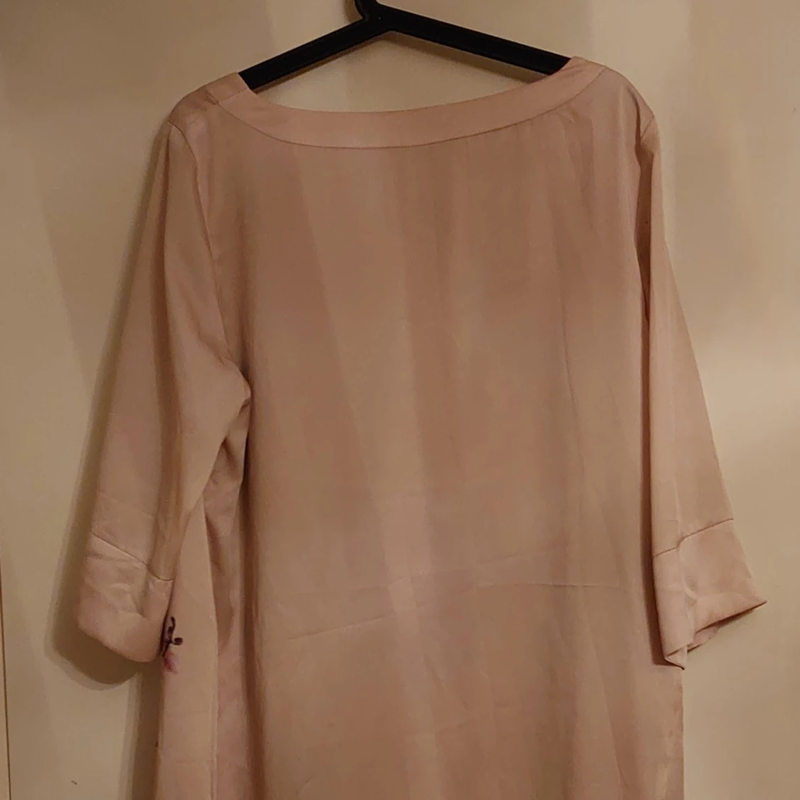 Beige klänning med blommor - 90