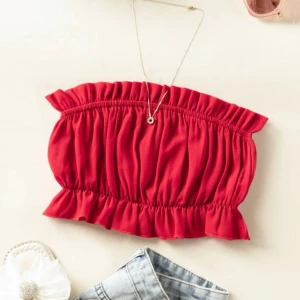 Röd topp - Tubtopp i en mörkare röd färg, stretchig med resår! Aldrig använd 💞 skriv vid frågor 